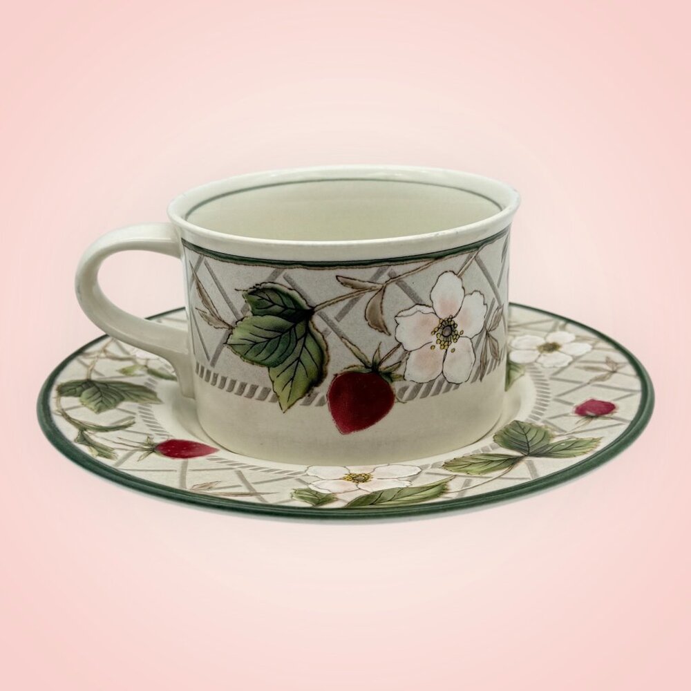 Mikasa Intaglio CAC55 Strawberry Fair Cup & Saucer Set